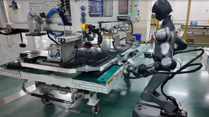 宁德时代全球首条人形机器人电池产线投产，具身智能重塑高精度制造